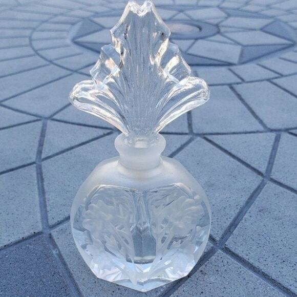 Silvestri Other - Silvestri Frosted Floral Perfume Empty Glass Bottle & Topper Vintage